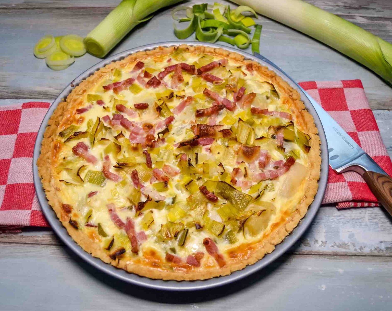 quiche mit geräuchertem lachs und frischkäse